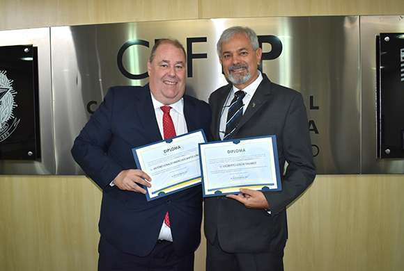 Dr. Antônio Geraldo Ribeiro dos Santos Júnior, conselheiro federal e Dr. Leoberto Costa Tavares, conselheiro federal suplente