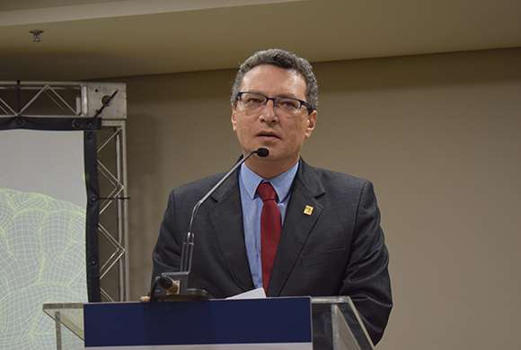 Dr. Marcos Machado discursa durante cerimônia dos 60 anos do CRF-SP