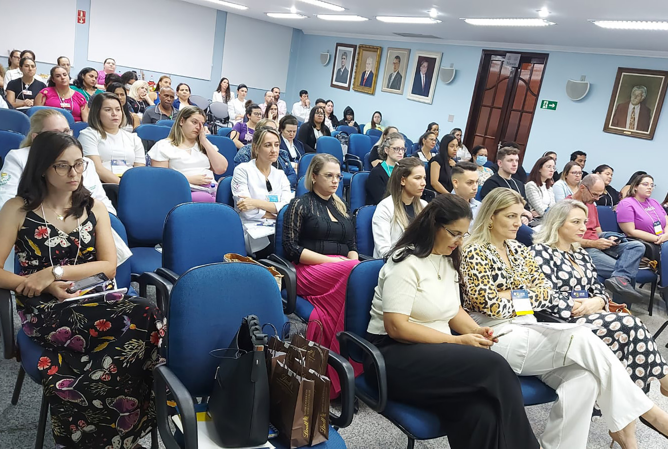 Mesa redonda em Piracicaba debate atuação da equipe multiprofissional na prevenção do TEV. 