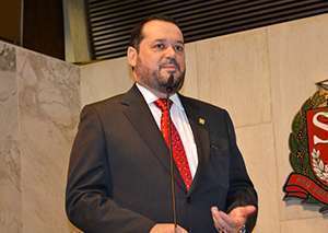 Dr. Pedro Menegasso, presidente do CRF-SP, durante discurso