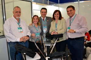 Dr. Eli de Meneses, dra. Raquel Rizzi, dr. Marcos Machado, dra. Luciane Ribeiro Neto e dr. Rodinei Veloso