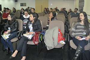 Público no plenário do CRF-SP durante ciclo de palestras Farmacêutico Especialista