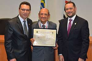 Dr. Marcos Machado Ferreira, diretor-tesoureiro do CRF-SP, dr. José Carlos Barberio e dr. Pedro Eduardo Menegasso
