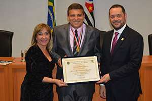 Dra. Raquel Rizzi, dr. Rodinei Vieira Veloso e dr. Pedro Eduardo Menegasso 