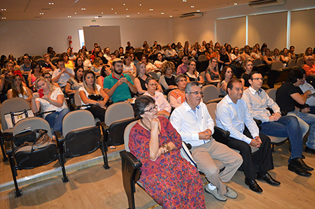 Auditório em Catanduva durante evento que debateu a atuação clínica do farmacêutico