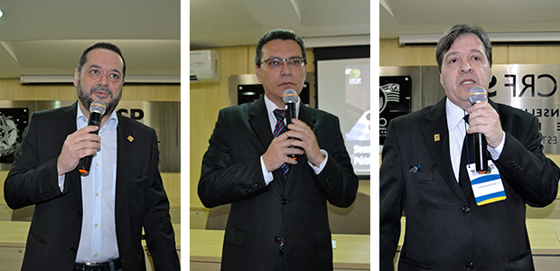 Dr. Pedro Menegasso (presidente do CRF-SP); Dr. Marcos Machado (diretor-tesoureiro do CRF-SP) e Dr. Carlos Moralles (coordenador do Comitê de Relações Interinstitucionais)