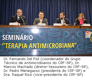 Dr. Fernando Del Fiol (coordenador do Grupo Técnico de Antimicrobianos do CRF-SP), Dr. Marcos Machado (diretor-tesoureiro do CRF-SP), Dr. Pedro Menegasso (presidente do CRF-SP) e Dra. Raquel Rizzi (vice-presidente do CRF-SP)