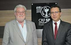 O vereador Dr. Gilberto Natalini e o presidente do CRF-SP, Dr. Marcos Machado