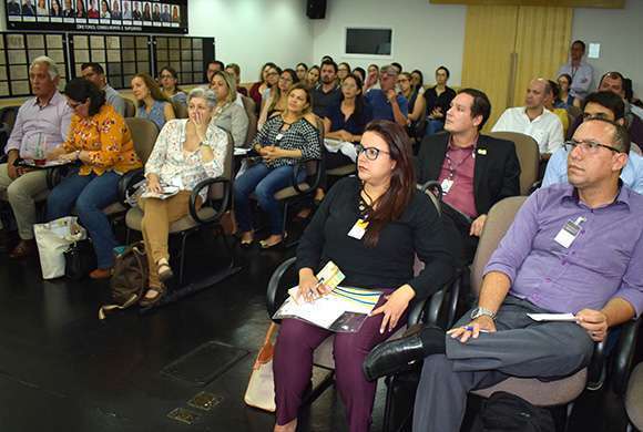 Público no plenário da Sede do CRF-SP durante a palestra 'Consultório Farmacêutico'