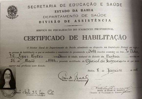 Certificado de Habilitação de Oficial de Farmácia emitido em 1941 pela Secretaria de Educação e Saúde do Estado da Bahia (reprodução do livro 'Além da Fé - A vida de Irmã Dulce', editora Irmabem)