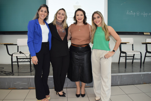 Dra. Luana Raposo de Melo; Dra. Patrícia Severino; Dra. Luciana Canetto; e Dra. Giovana Mastellaro participaram das atividades na sala Jovem, que dedicou a programação ao empreendedorismo e mercado farmacêutico