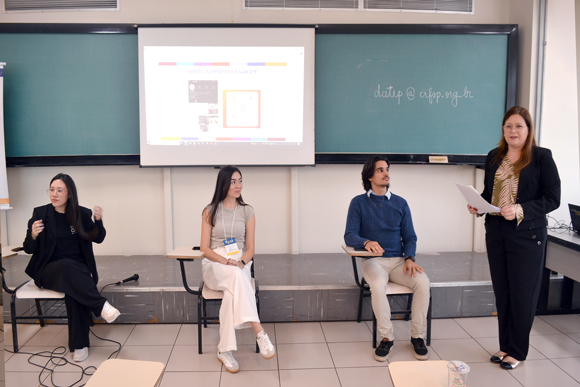 Reunião de graduandos de  farmácia e participantes de  Ligas Universitárias com enfoque em Cosmetologia Representantes das Ligas  Acadêmicas de Cosmetologia com a participação dos acadêmicos Luiz Fabbri, Camila Faustino Hiraishi e Nicole Shimoda Galvão