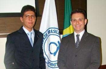 Dr Gabriel Lima-Oliveira ao lado do vice-presidente do CRF-SP, dr. Marcelo Polacow