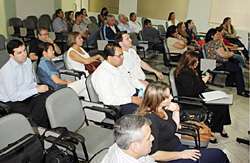 Farmacêuticos da região participam ativamente das discussões durante a Plenária (Foto: Renata Gonçalez)