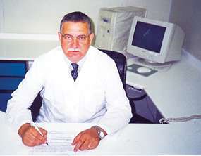 Dr. Calligaris na Fundação para o Remédio Popular (Furp), onde atuou no período entre 1985 a 2004 (Foto: arquivo pessoal)
