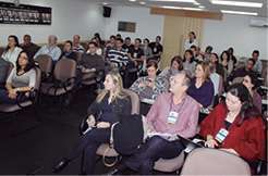 Público no plenário do CRF-SP: evento discutiu formação adequada para a prática das atribuições clínicas (Foto Renata Gonçalez)