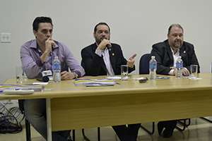 mesa de debates de S J do Rio Preto