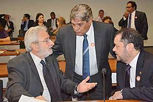 O deputado federal Ivan Valente, dr. Walter Jorge (CFF) e dr. Pedro Menegasso (CRF-SP)
