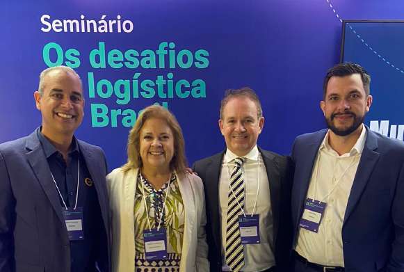 Dr. Kleber Fernandes (GTT de Logística de Produtos de Interesse à Saúde); Dra. Rosana Mastellaro (Sindusfarma); Dr. Marcelo Polacow (presidente do CRF-SP); e Rafael Abreu (Solística)