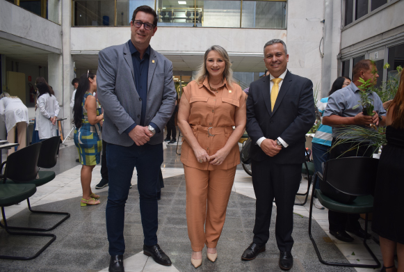 Dra. Adriano Falvo (secretário-geral do CRF-SP); Dra. Luciana Canetto (vice-presidente do CRF-SP), e o vereador de Piracicaba Edilson Madureira