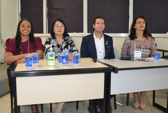 Mesa de debates com Dra. Stephanie Viana, Dra. Nilsa Wadt, dr. Paulo Caleb e Dra. Fatima Farhat.