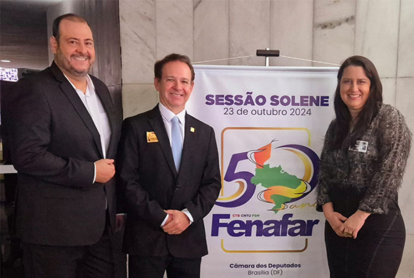 Dr. Fábio Garcia (delegado regional da Seccional de Guarulhos); Dr. Marcelo Polacow (presidente do CRF-SP); e Dra. Danyelle Marini (diretora-tesoureira do CRF-SP)