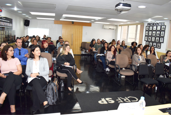 Público que optou por acompanhar o evento de forma presencial, na sede do CRF-SP