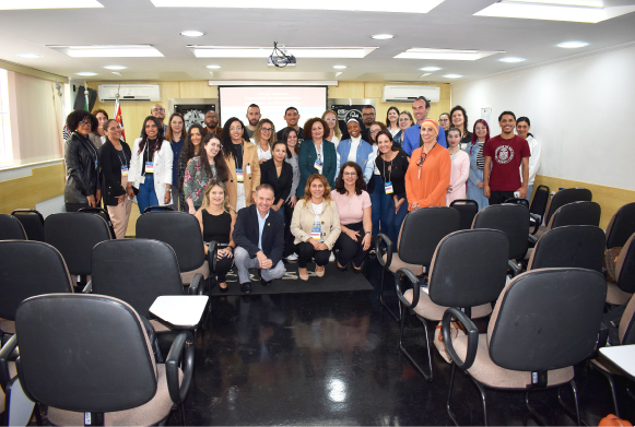 Participantes que acompanharam presencialmente o Workshop Prescrição de contraceptivos hormonais por farmacêuticos. Evento também contou com a participação de mais de 470 farmacêuticos no formato on-line