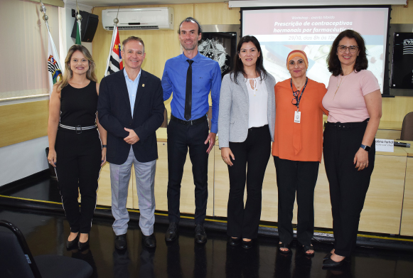 Dra. Adryella Luz, Dr. Marcelo Polacow, Dr. Ivan Naldi, Dra. Daniela Veríssima (mestre de cerimônia do evento), Dra. Amouni Mourad e Dra. Fatima Farhat