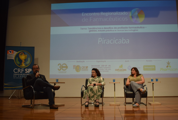 Mesa-redonda Prescrição de fitoterápicos e Reorientação do cuidado em saúde mental - Dr. Marcelo Buzanelli, Dra. Patrícia Dias e Dra. Cláudia Fegadolli