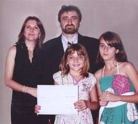 Na foto com a família, o prefeito de Populina, farmacêutico dr. Sérgio Martins Carrasco (Foto: arquivo pessoal)